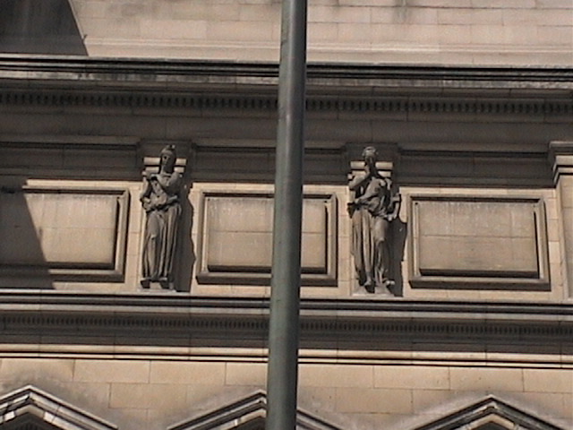 detail of Metropolitan museum facade