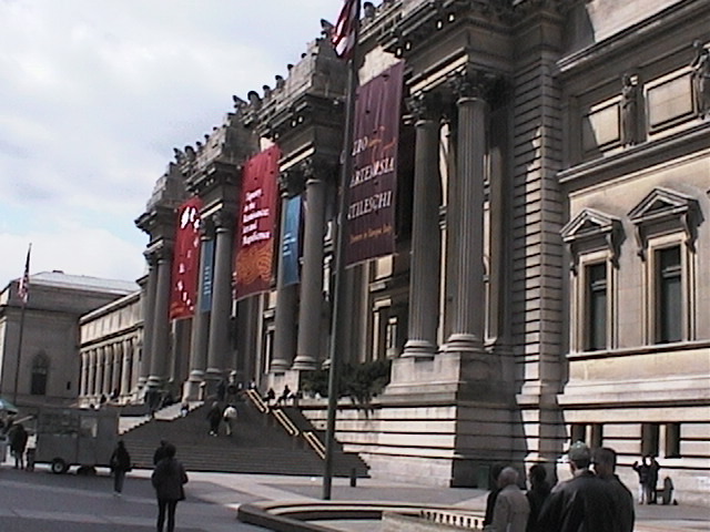 detail of Metropolitan museum facade