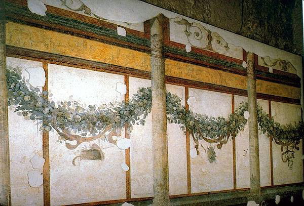White triclinium with garlands 