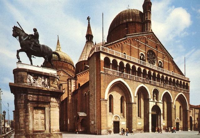 Donatello-Equestrian Statue of Gattamelata-1447-50-Bronze-Piazza del Santo, Padua