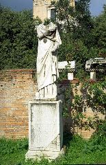 Vestal virgin, 1st AD. The temple of Antoninus and Faustina in the background.