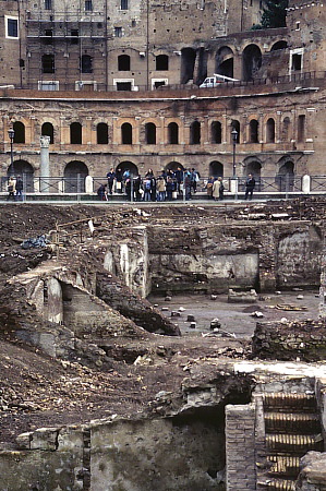 Area of Trajan's forum. Trajan's markets in the background.
