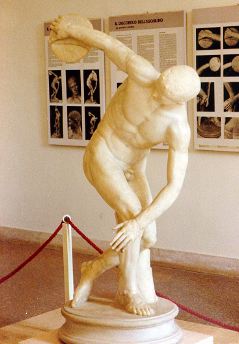 Discobolos (c450 BC) Roman marble copy after bronze original (Rome, National Museum)